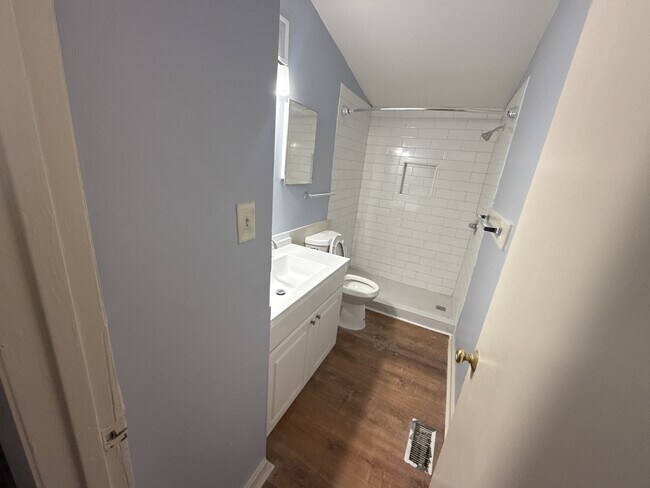 Building Photo - 1009 Hampton St NW