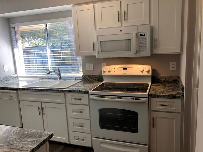 Building Photo - 1741 Crystal Way