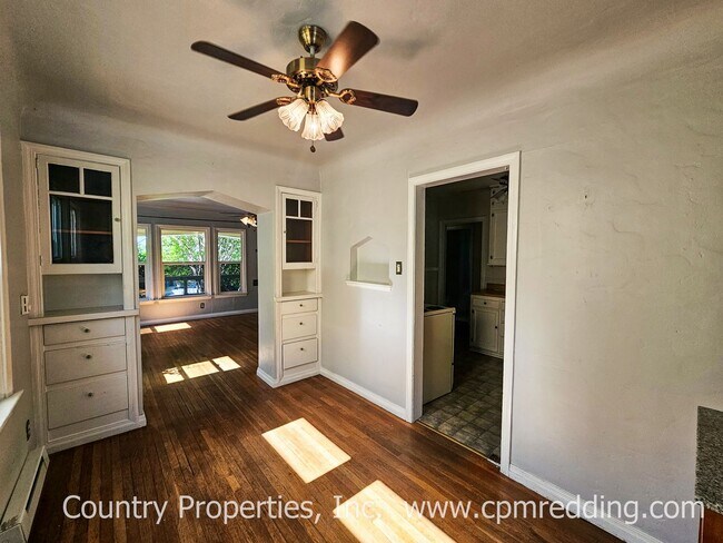 Building Photo - Downtown 3-Bedroom with Old World Charm and Modern Amenities!