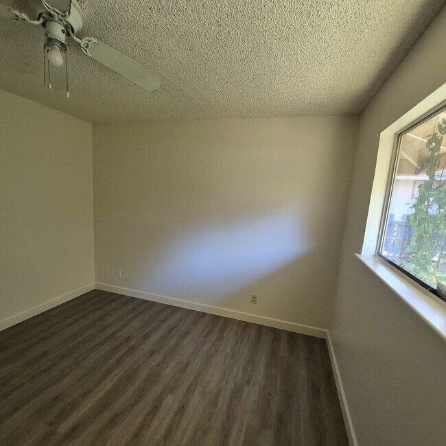 Building Photo - 2301 Ramon Dr