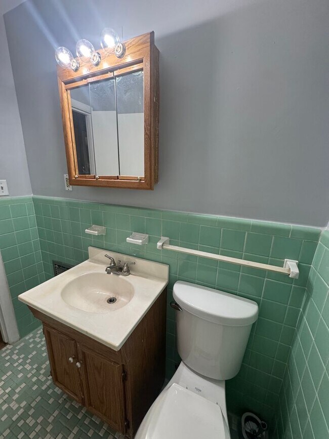 Building Photo - Forest Hills home with park access