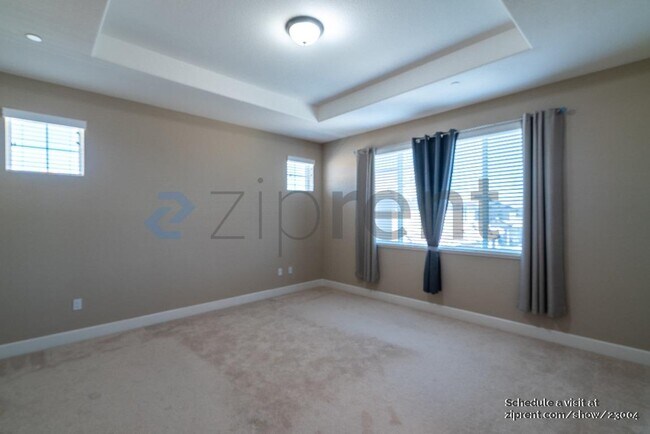 Building Photo - 707 Razorbill St