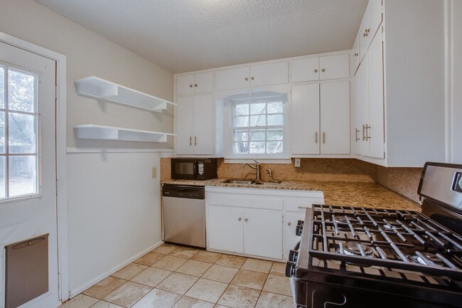 Building Photo - Pre Leasing for fall 2026! 2/1 in Tech Terrace