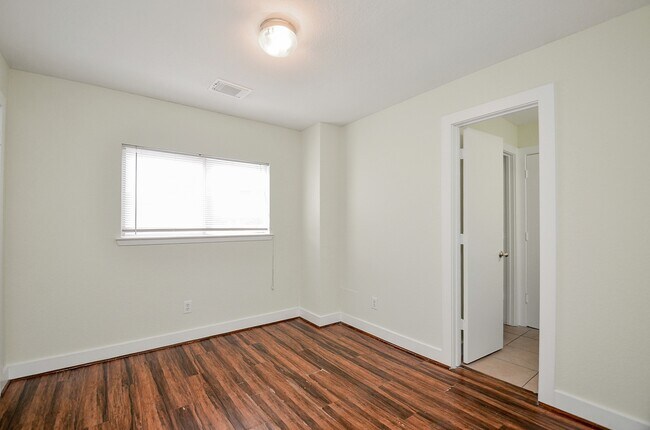 Building Photo - 11924 Prior Park Dr