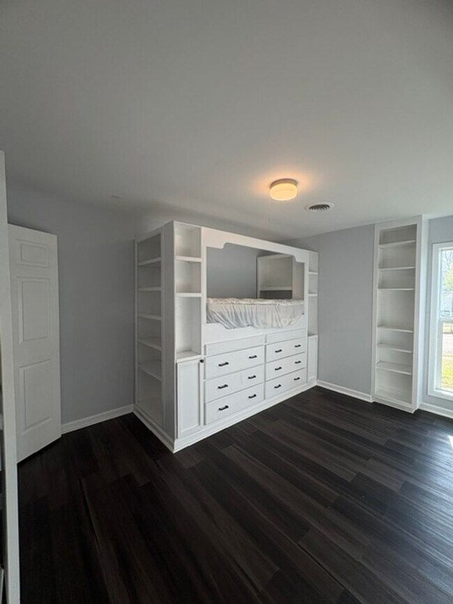 Building Photo - Renovated 4 Bedroom 2 Bath Home for Rent!!