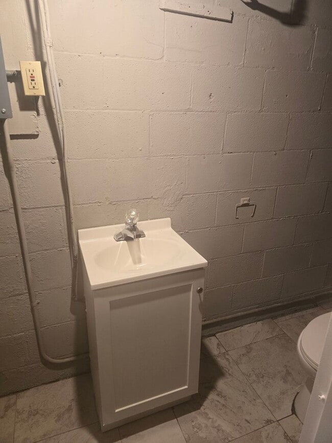 Building Photo - 2 Bedroom With Bonus Room in Basement