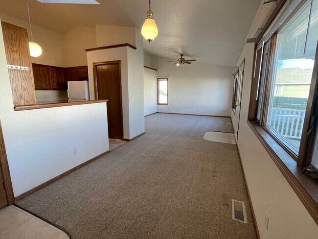 Building Photo - Beautiful Westend patio home