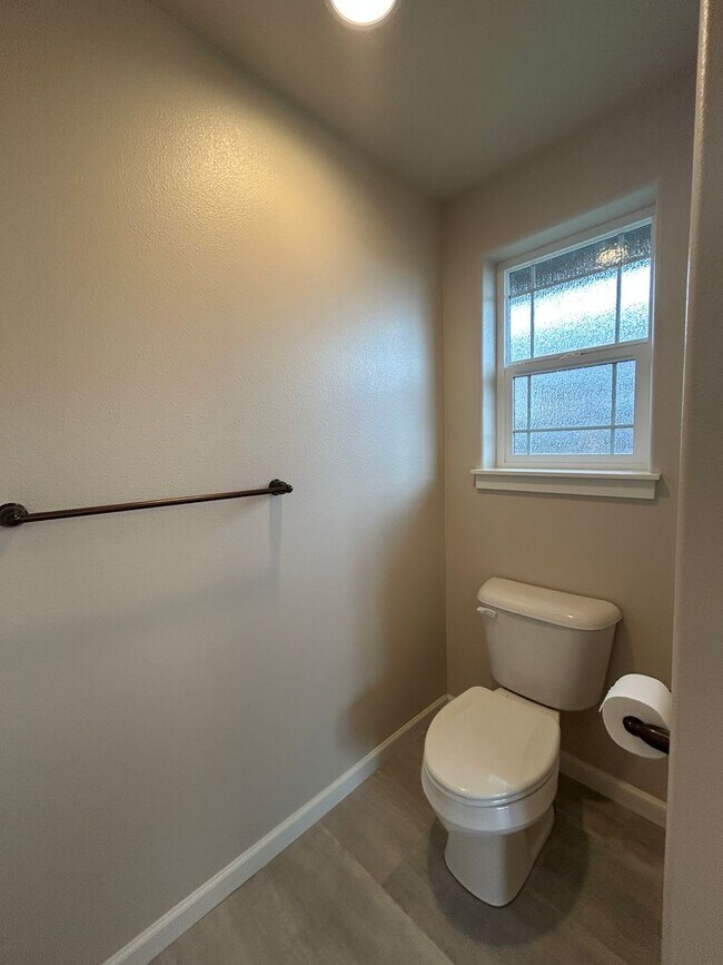 Building Photo - Corner Lot 3 Bed / 2 Bath Home with RV Parking – NW Redmond - PENDING APPLICATION