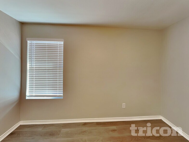 Building Photo - 408 Foliage Cir