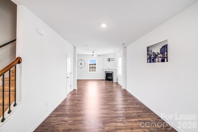 Building Photo - 7411 Foxgate Cir