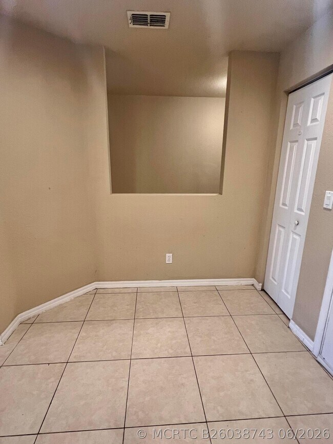 Building Photo - 2552 Marshfield Ct