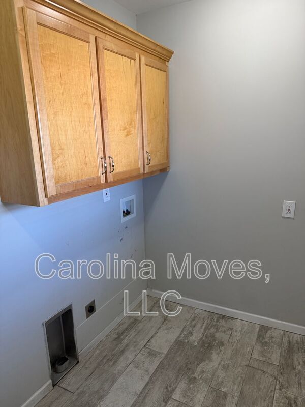 Building Photo - 105 Bismark Dr