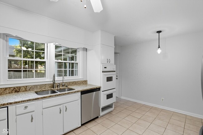Building Photo - 2922 E Smoky Row