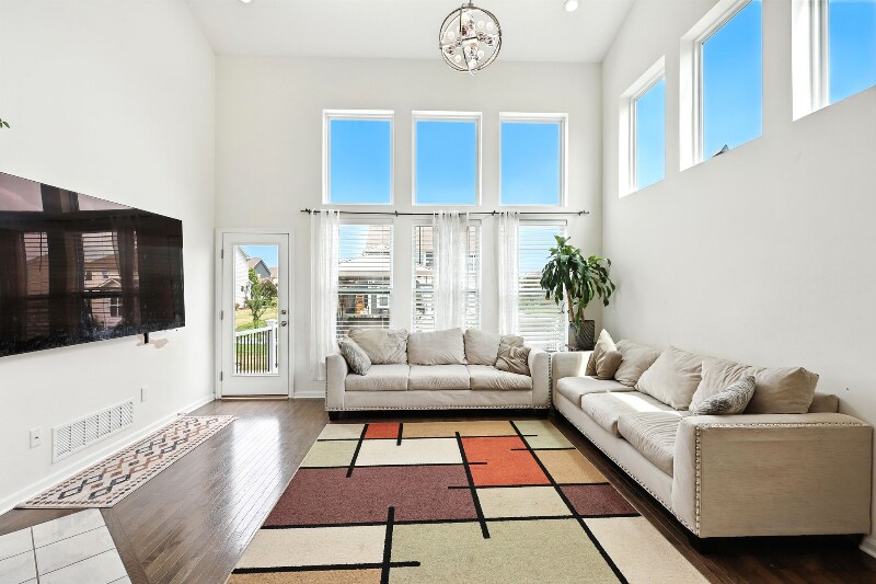 Building Photo - 5497 Mercier St