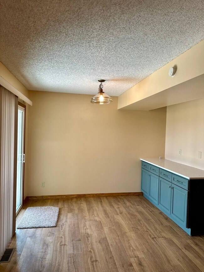Building Photo - Spacious 4BD w/ A/C in Desirable Briargate...