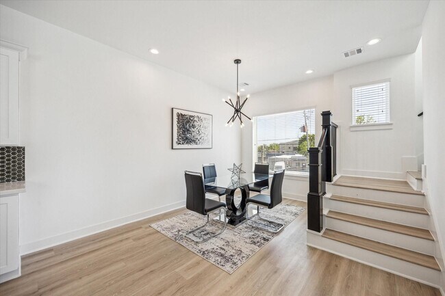 Building Photo - 1717 W 23rd St