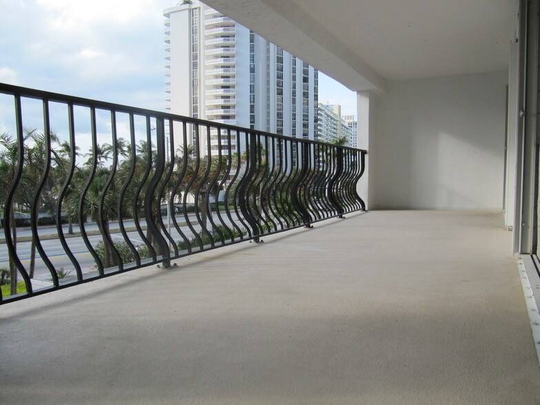 Large balcony ~ 320+ SF - 5415 Collins Ave