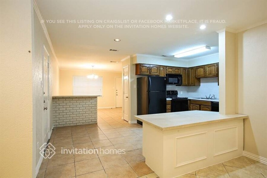Building Photo - 807 Ross Ln
