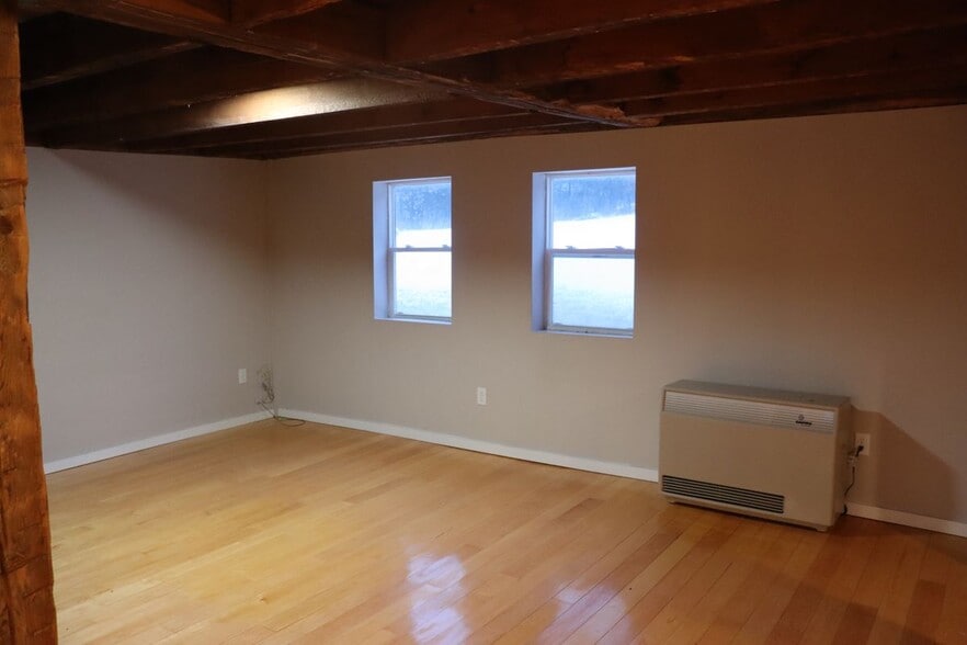 Building Photo - 311 Main St