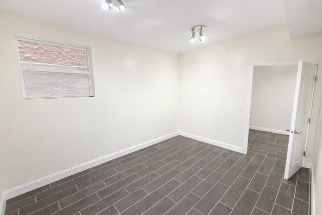 Building Photo - 2817 N Clybourn Ave