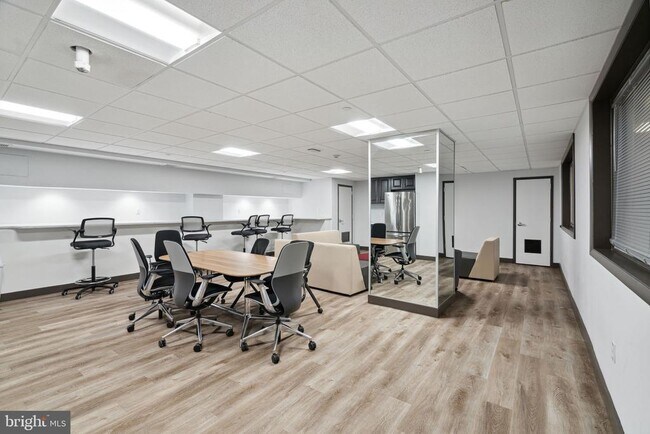 Building Photo - 2101 Chestnut St