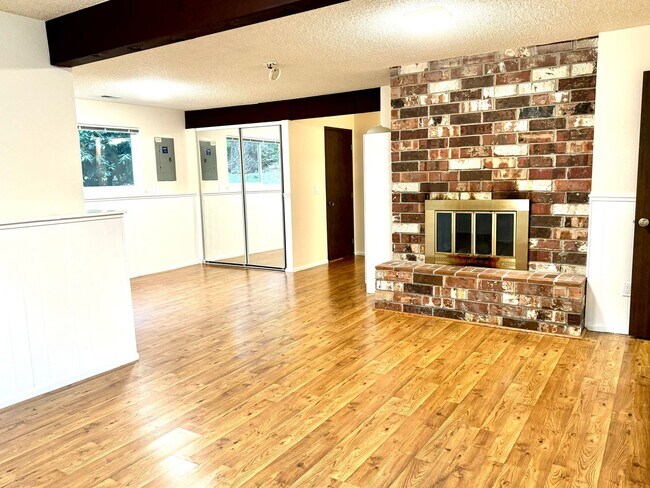 Building Photo - Charming 1-Bedroom 1 bath duplex in Gig Harbor