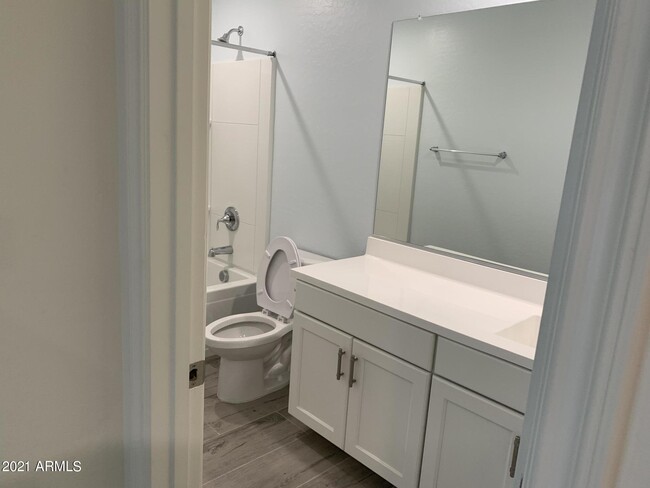 Building Photo - 9817 E Specter Dr
