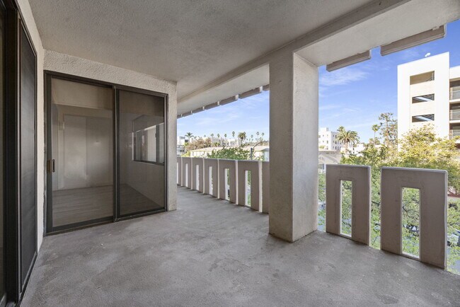 Building Photo - 1118 3rd St