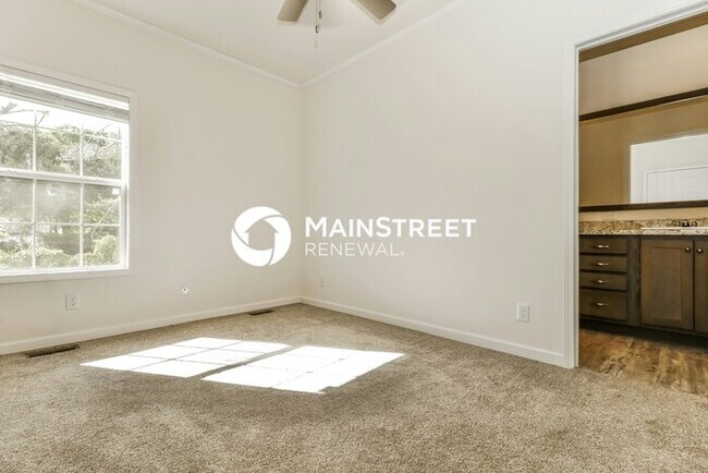 Building Photo - 2 Bedroom Pet-Friendly Home in St. Petersburg, FL with Main Street Renewal