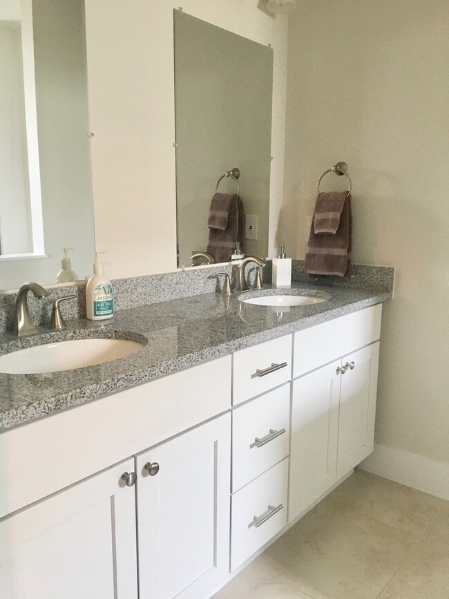 Building Photo - Luxury in Old Town Lafayette for Lease! MU...