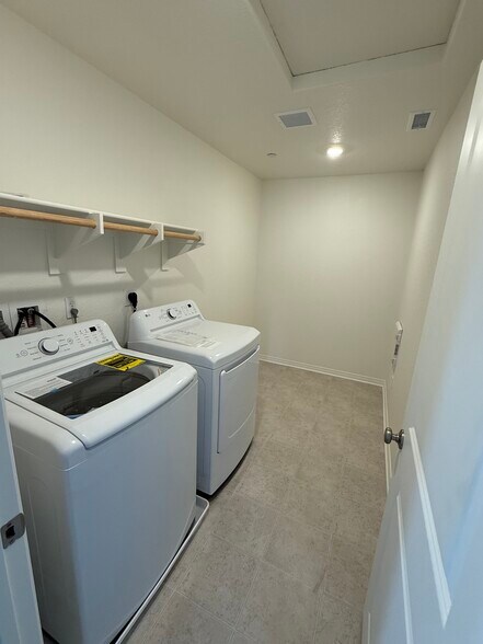 Building Photo - 9683 Manza Ct