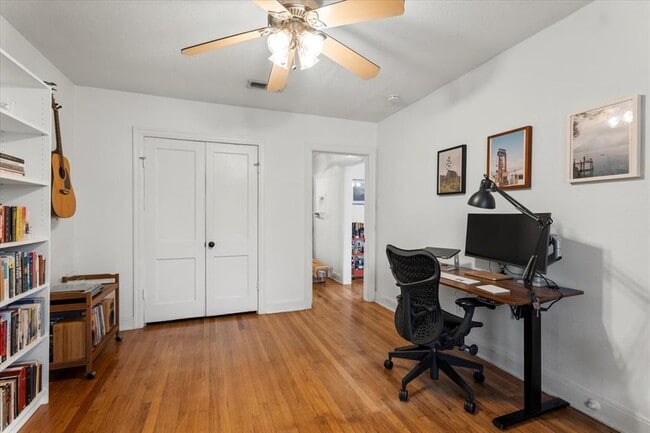 Building Photo - 3007 E 18th St