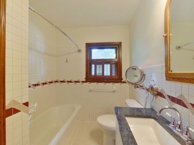 Building Photo - COLLEGE HILL RENTAL-122 South Glendale
