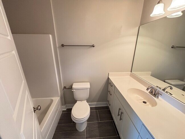 Building Photo - 432 Elegance Way