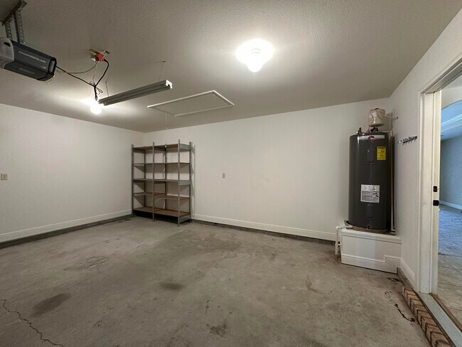 Building Photo - 516 Grand Ridge Dr