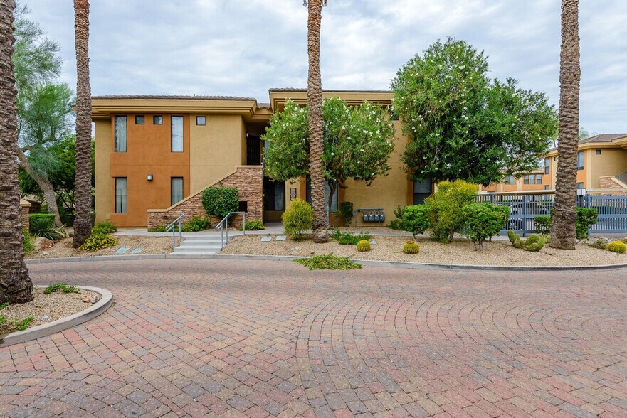 Building Photo - 6900 E Princess Dr