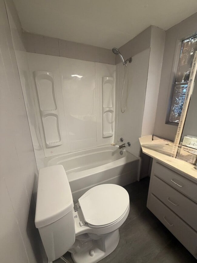 Building Photo - FOR RENT in NEW IBERIA!