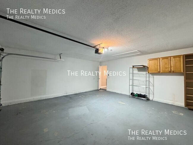 Building Photo - 313 Azincourt Ln