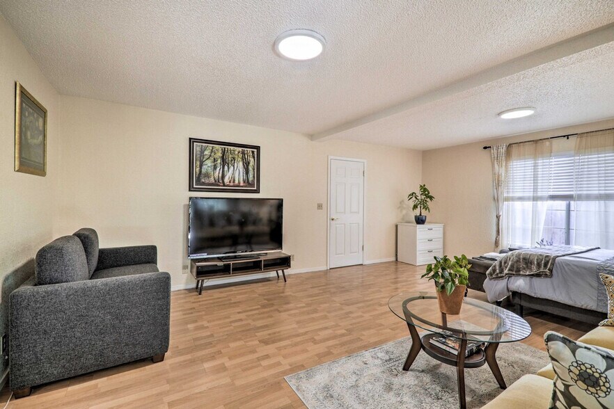 Building Photo - 9360 Mountain Blvd