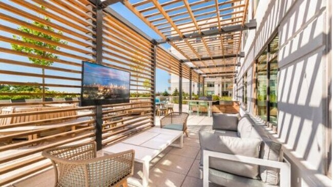 Building Photo - 1133 South Blvd