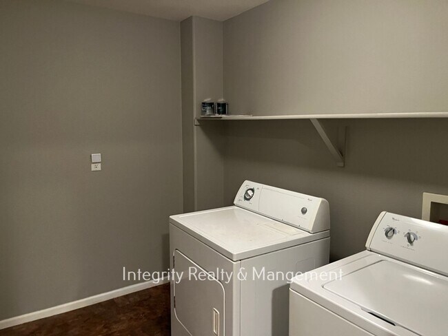 Building Photo - 1496 Royal Troon Dr
