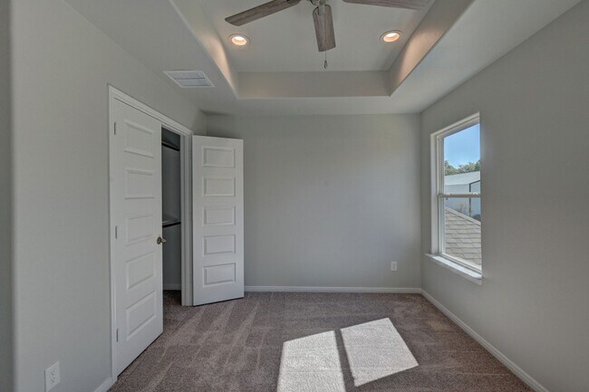 Building Photo - 11857 E Gate Dr