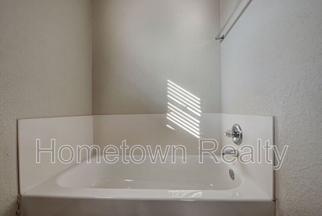 Building Photo - 16416 Oconee Creek Dr