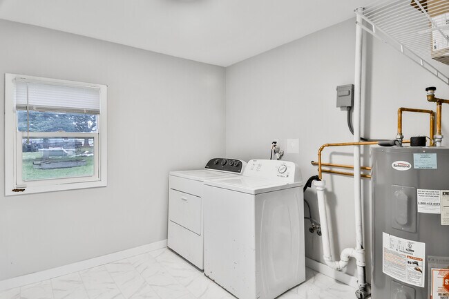 mud room - 208 Harlem Rd