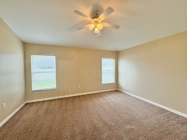 Building Photo - Gated Community of Mandolin