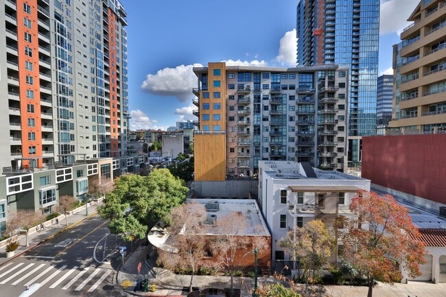 Building Photo - Condo - Heart of Downtown San Diego