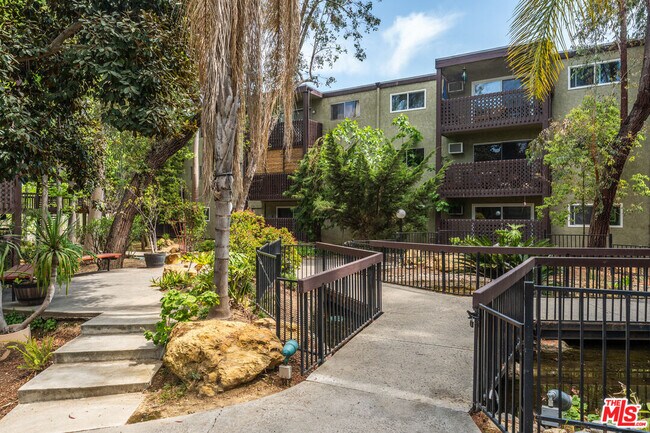 Building Photo - 5870 Benner St