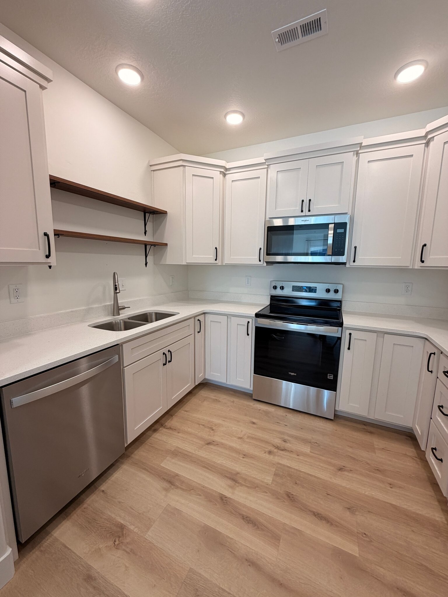 Building Photo - 1593 110 W