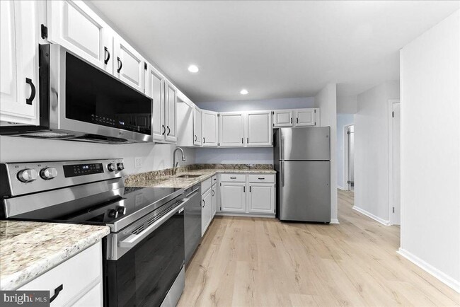 Building Photo - 11 Algonquin Ct