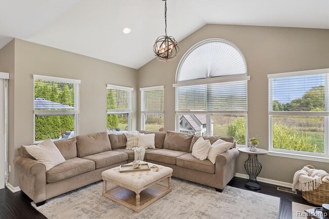 Building Photo - 26422 Elk Run E
